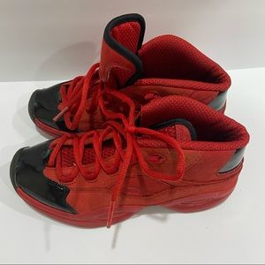 Nike Reebox Red and Black Junior Basketball sneaker shoes Size 2.5